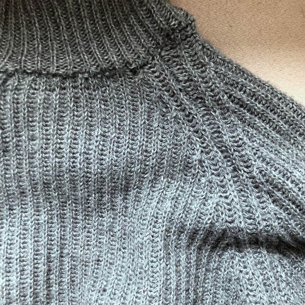 ! SOLD ! Vintage Turquoise Wool Turtleneck Sweater - Picture 6 of 7
